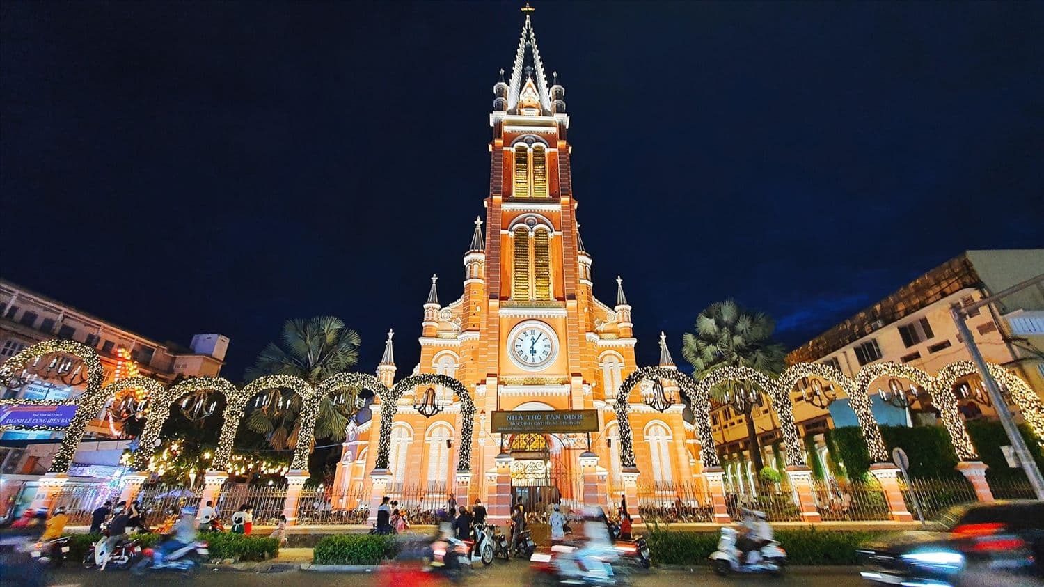 Ho Chi Minh - The vibrant city in the festive season (Source: VietNamNet)