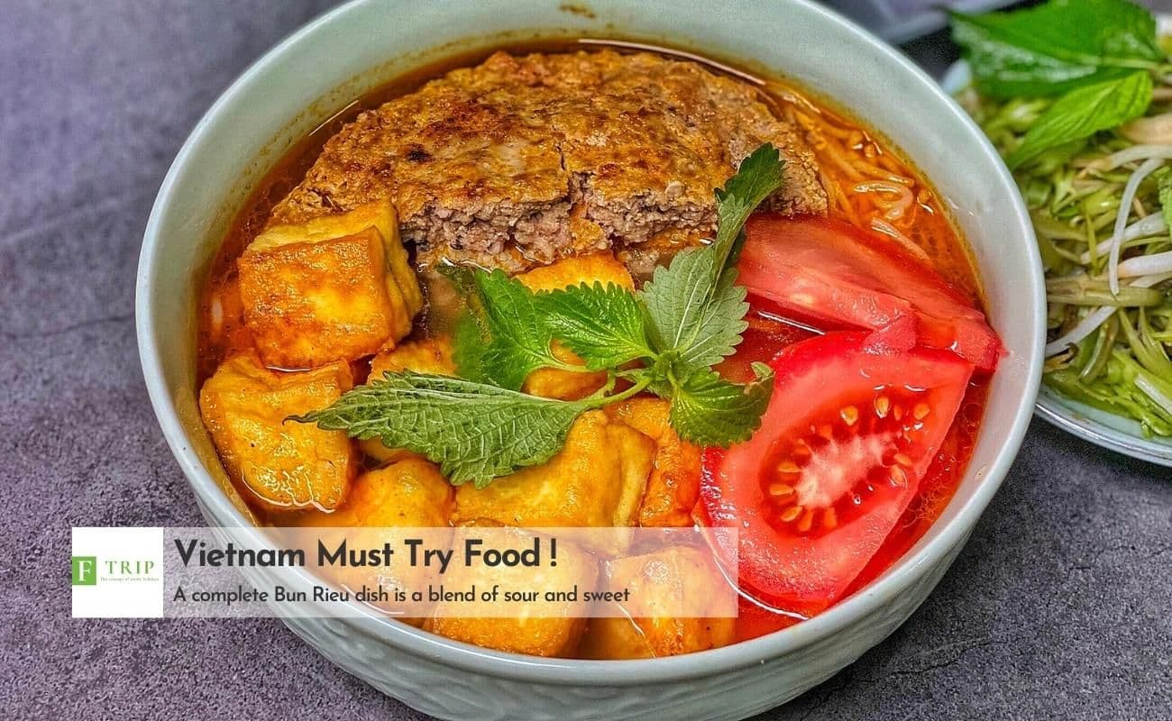 Bun Rieu an extremely outstanding dish with a combination of tomatoes and crab (Source: Internet)