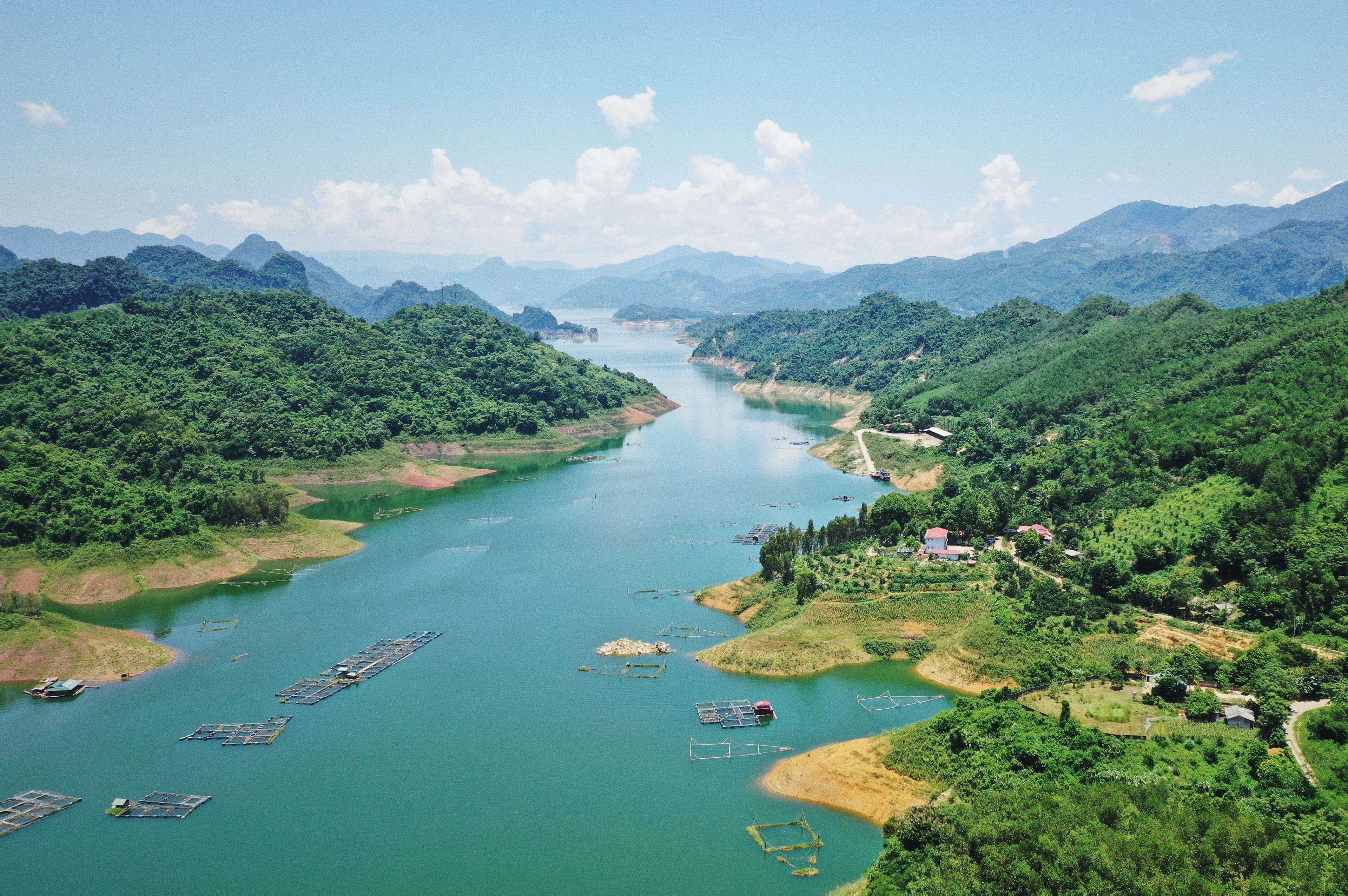 Hoa Binh offers majestic natural beauty and diverse cultural heritages (Source: Internet)