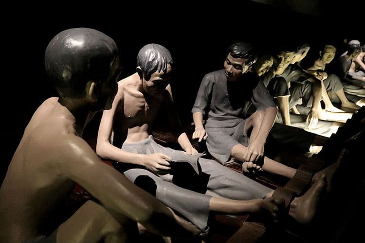 Statues on display in Hoa Lo Prison (Source: Internet)