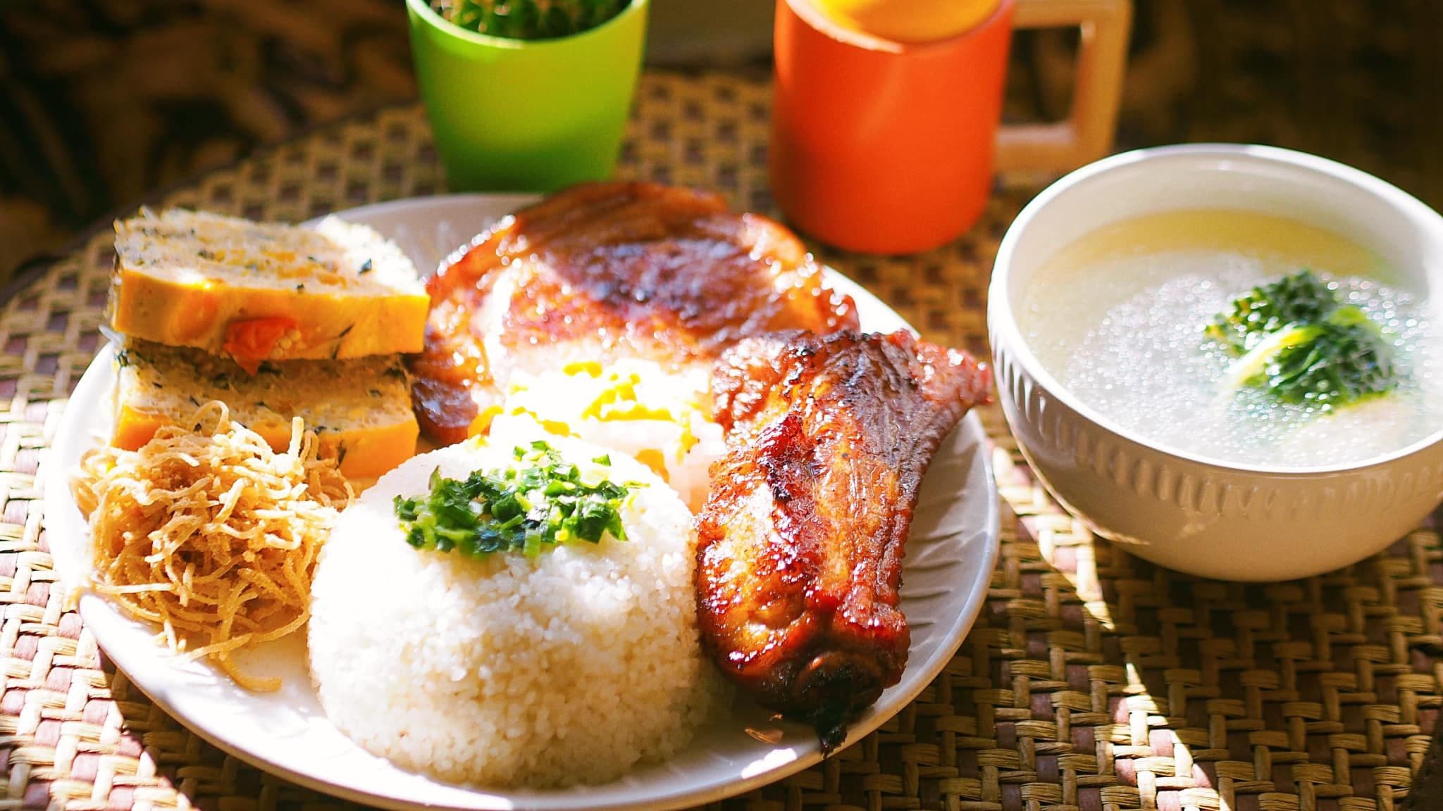 Com tam is one of the most popular breakfast dishes of Saigon people (Source: Internet)