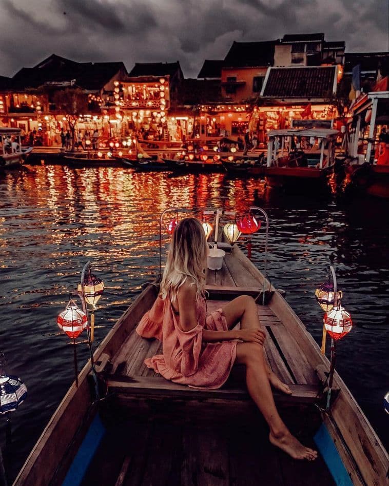 The evening is the time when the lanterns in Hoi An shine the brightest