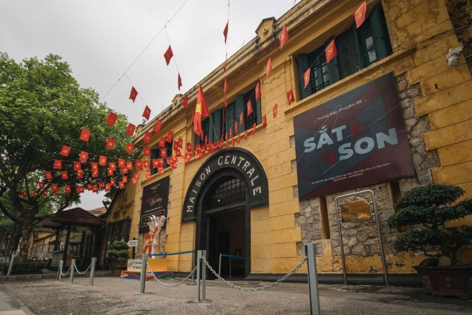Add Hoa Lo Prison to your Vietnam itinerary (Source: Internet)