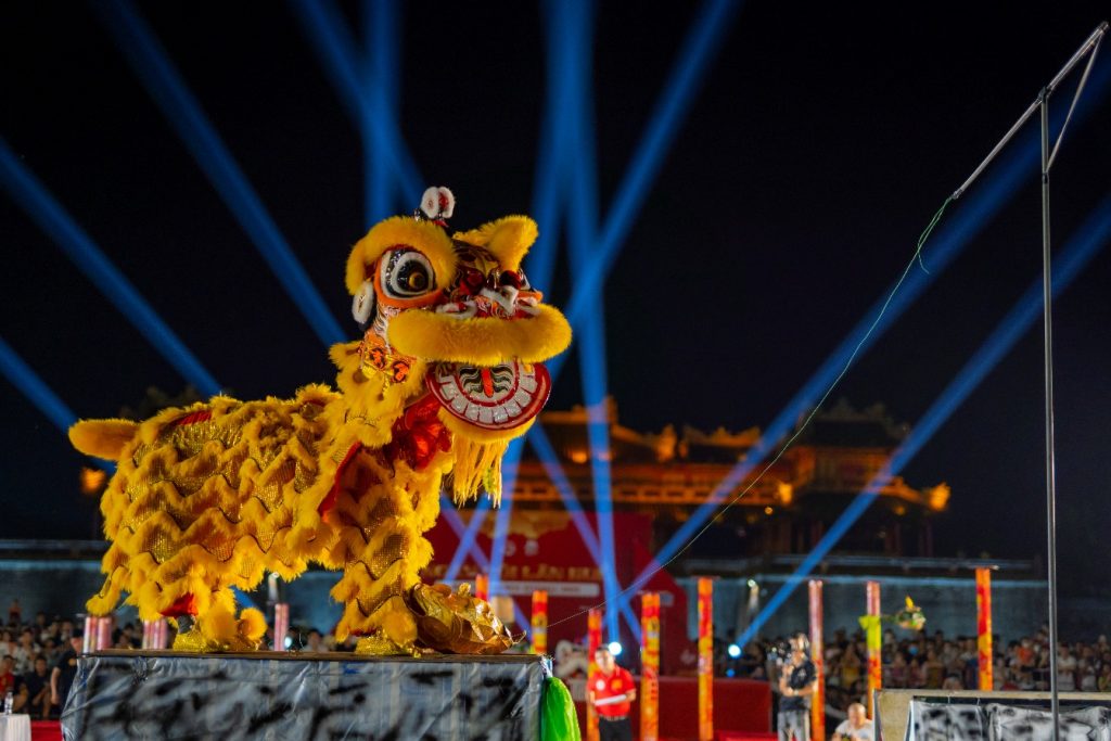 the lion dance on the occasion of the Mid-Autumn Festival