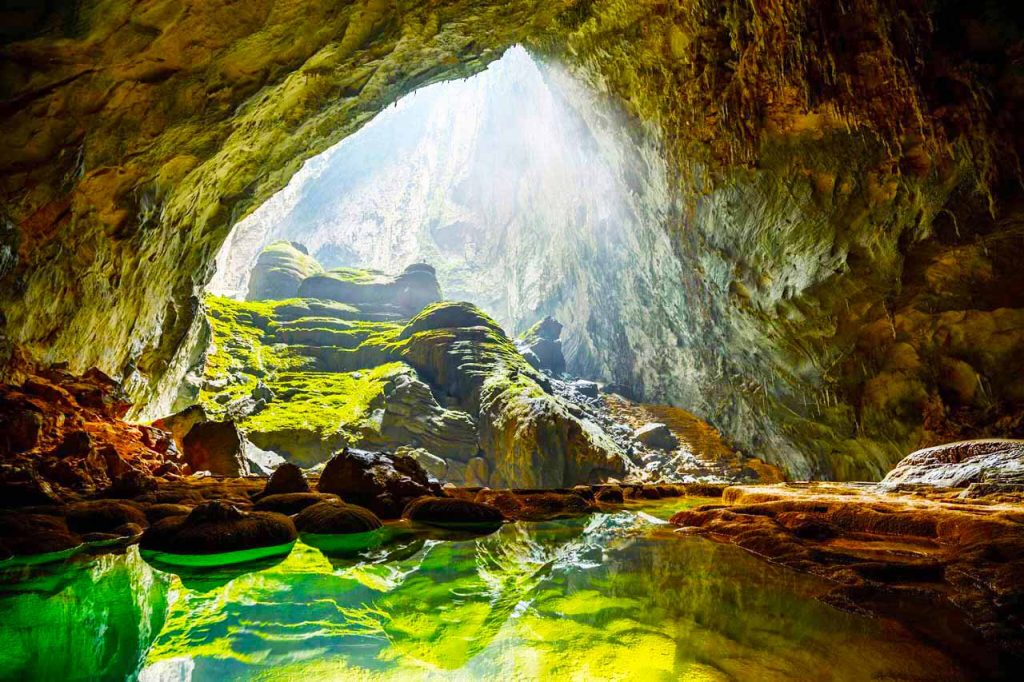 Phong Nha - Ke Bang is located in a limestone area of about 201,000 hectares in the territory of Vietnam 
