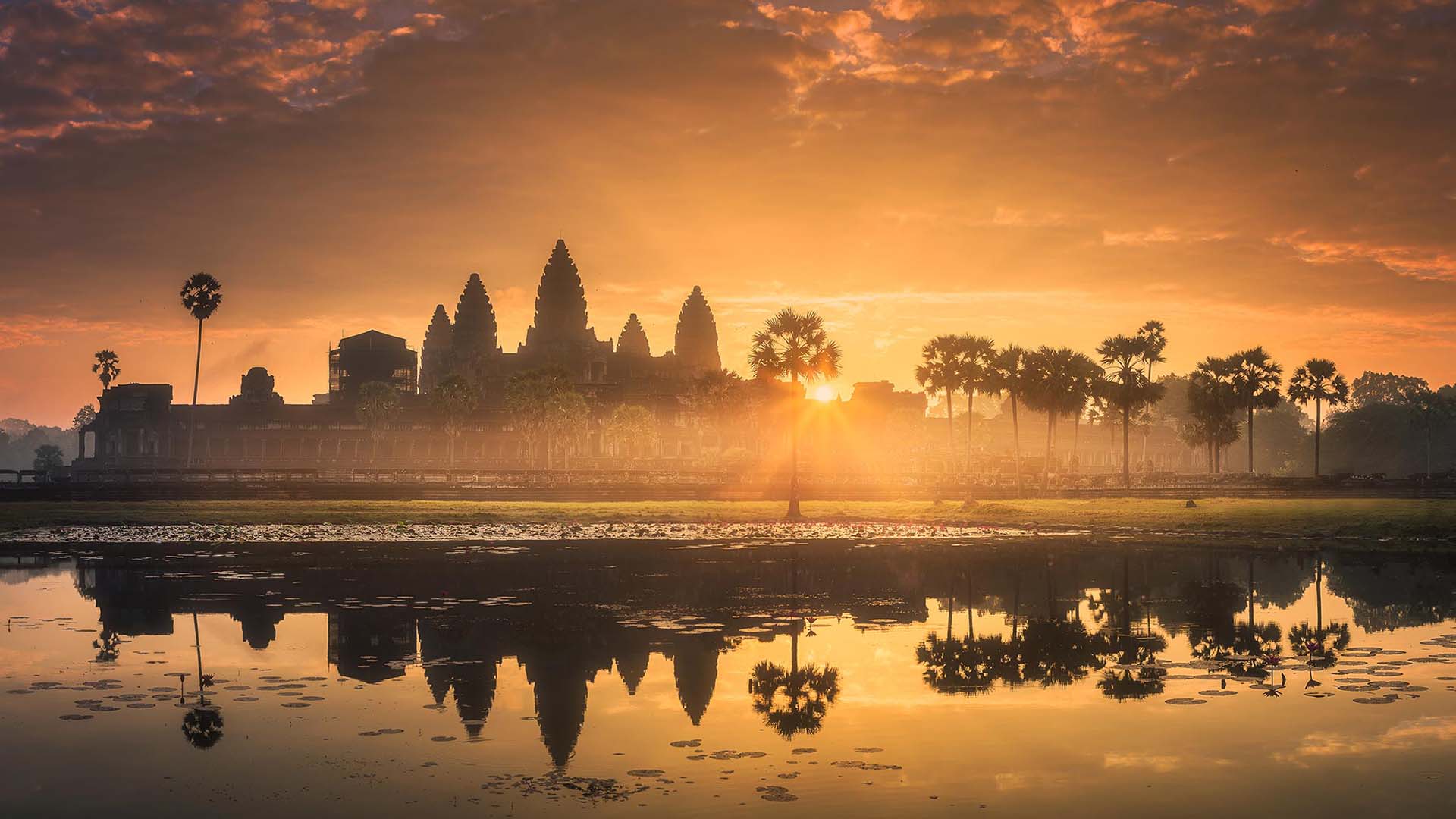 Cambodia_SiemReap_angkorcomplex_phototour_luminousvietnam_sunrise-angkor