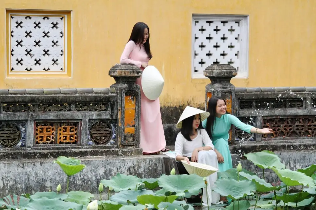 Travel to the center of Vietnam - Hue